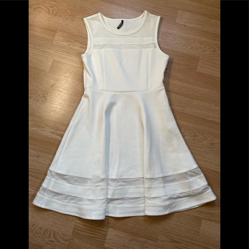 Lulu’s Small White Dress with size zip sleeveless
